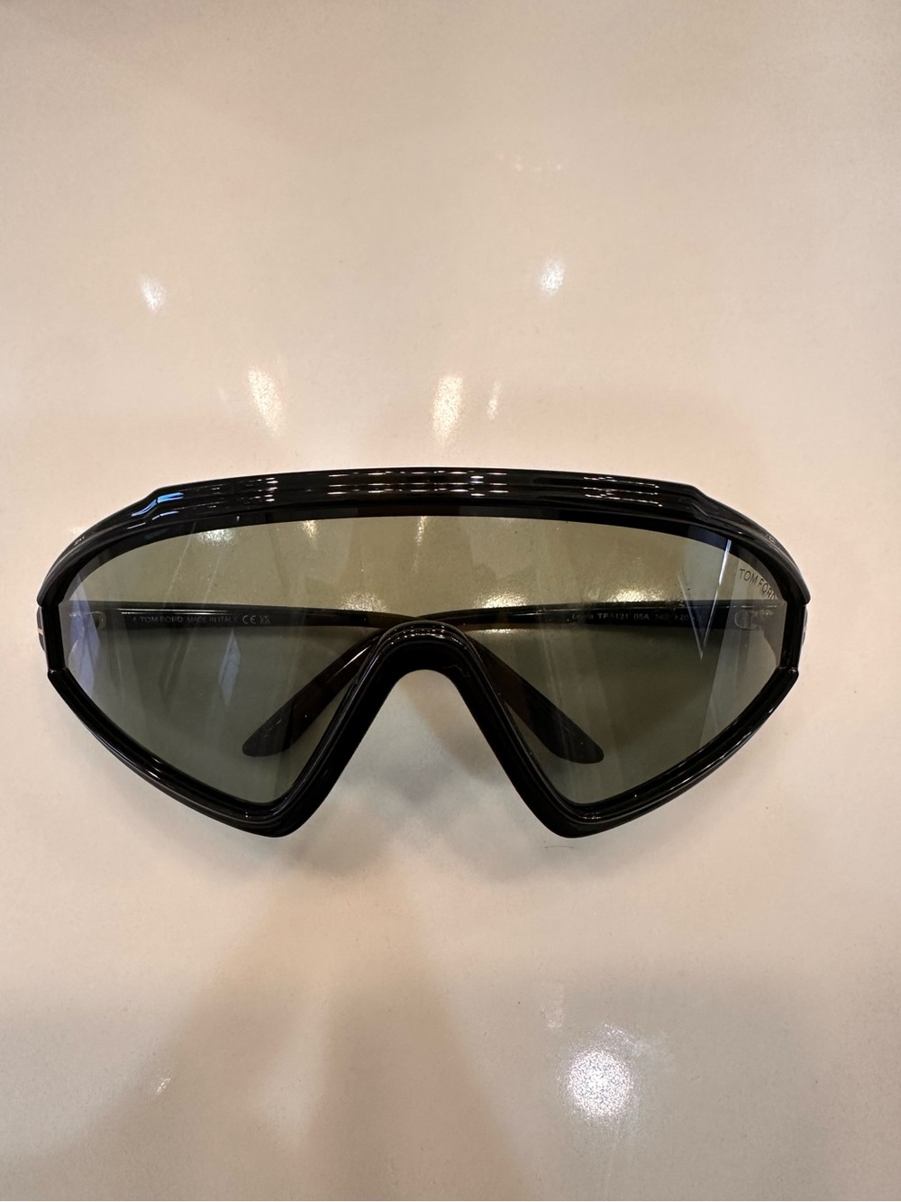 Tom Ford Black Shield Sunglasses with Gray-Green Lenses
Like new
Lorna